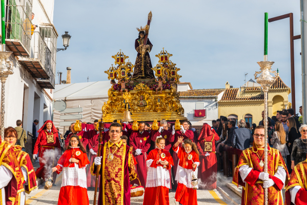 El paso o la procesión